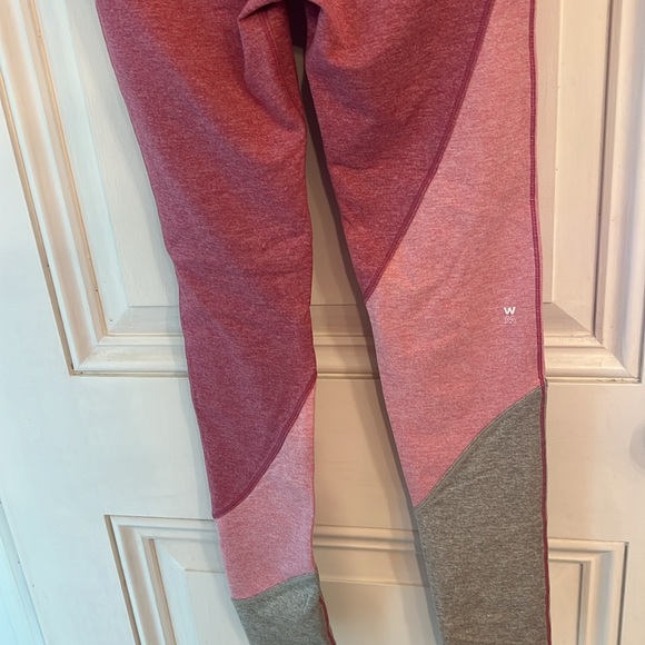Bandier WE OVER ME Pink Color-block stretch leggings and bra - Picture 8 of 10
